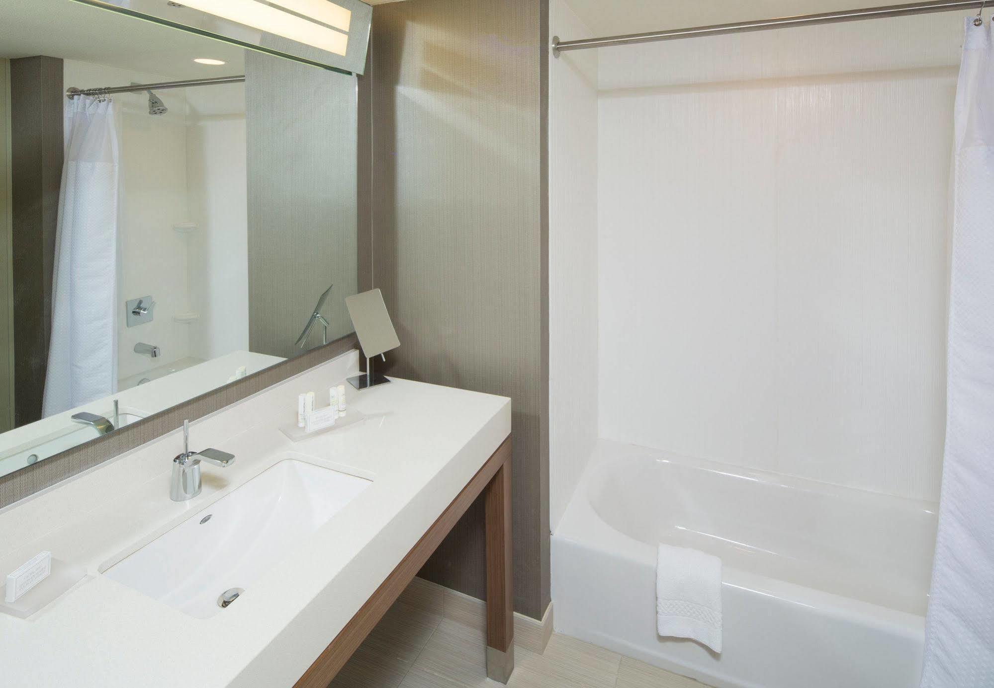 Courtyard By Marriott Dallas Midlothian At Midlothian Conference Center Ngoại thất bức ảnh